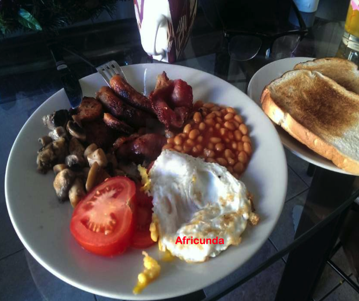 Continental Breakfast (Baked beans, Mushroom, Tomato, Egg and Sausage).