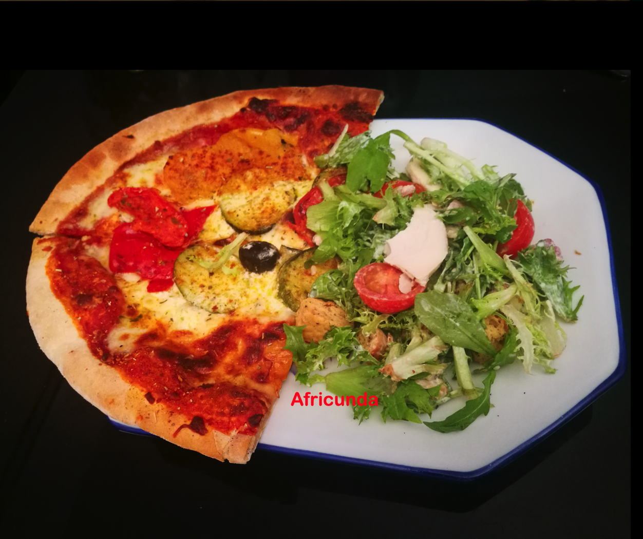 Oven baked Pizza with veggies and a choice of chicken, beef or suya toppings.